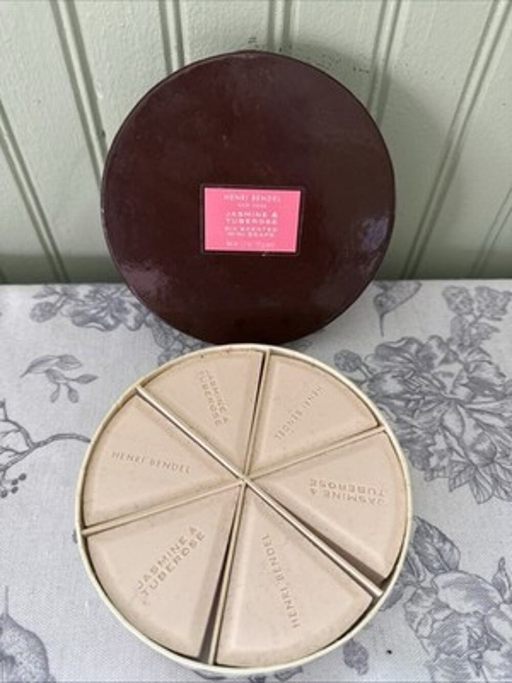 Vtg HENRI BENDEL NEW YORK Jasmine Tuberose Six Scented Soaps Set Discontinued